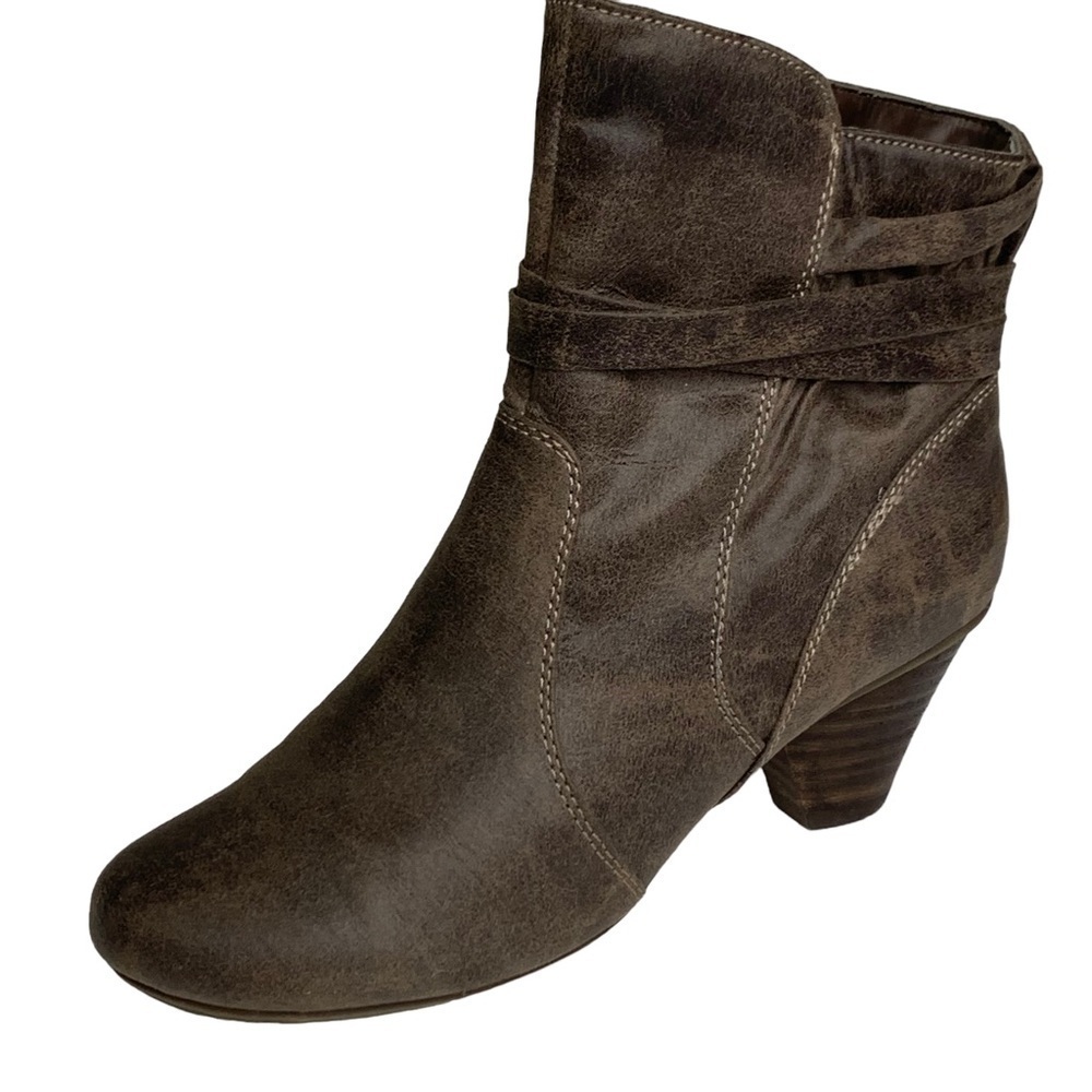Bare Traps Like New Side Zip Distressed  Brown Ankle Boot 2” Stacked Heel Size 7
